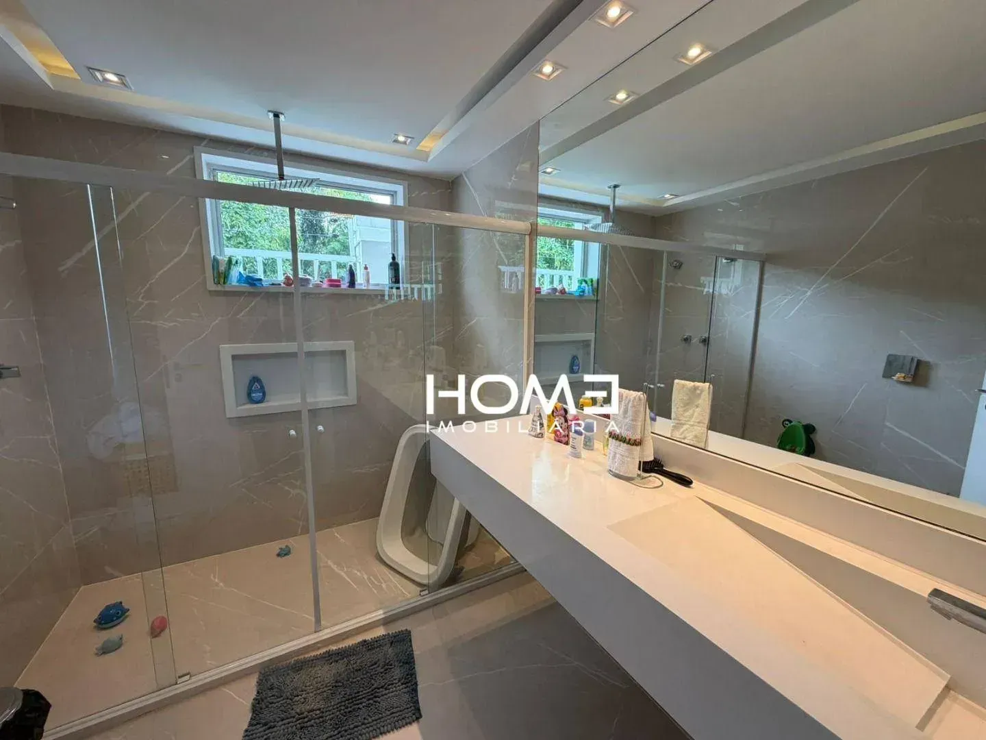 Furnished house with 6 en-suite bedrooms and barbecue — photo 60