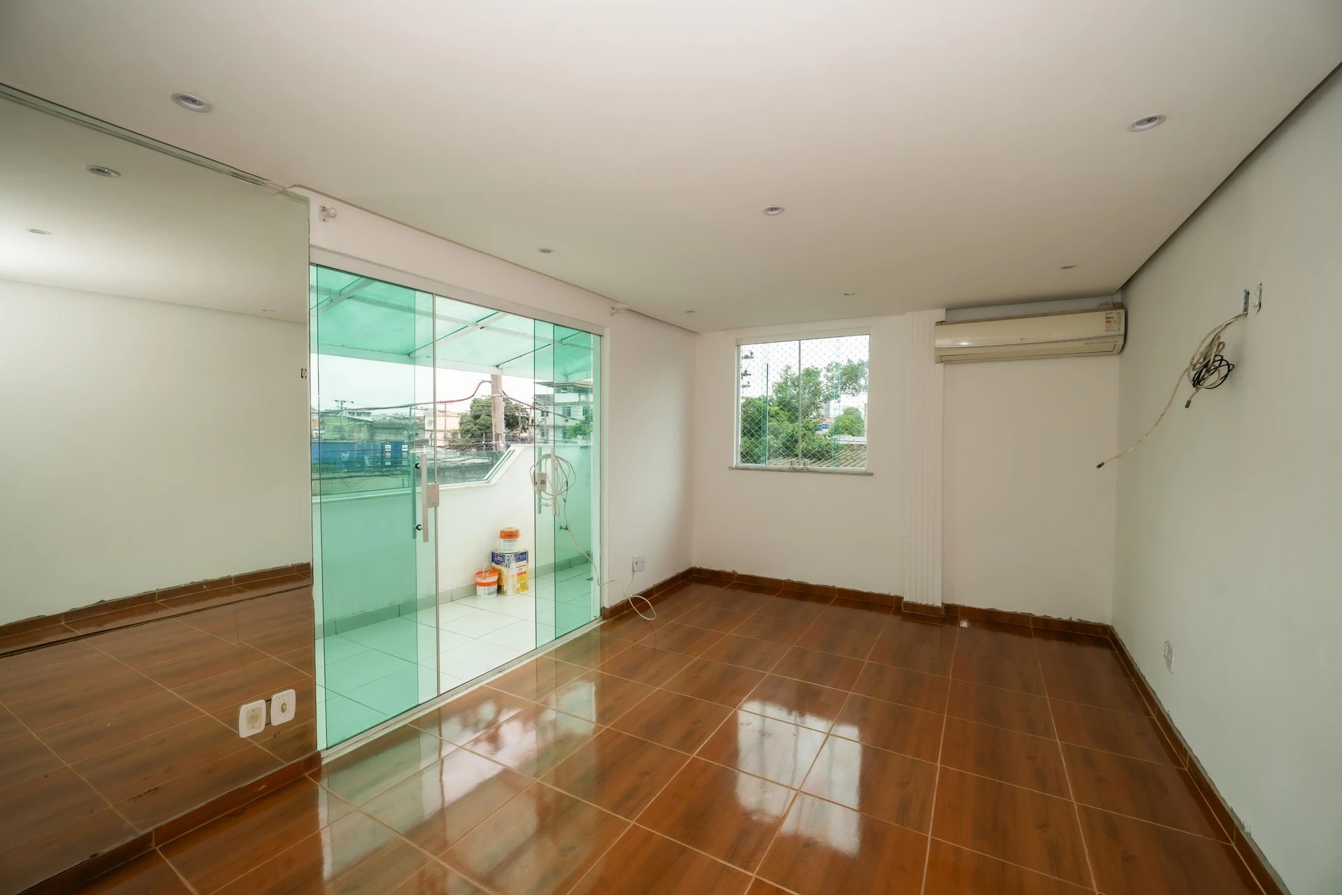 House, 70 m², with a glass-enclosed balcony — photo 8