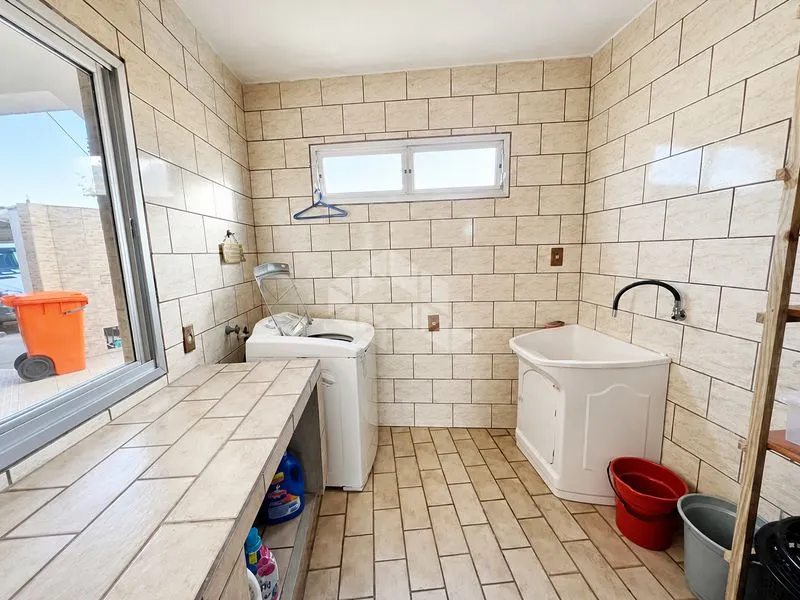 Furnished house, 350 m², with a water view — photo 28
