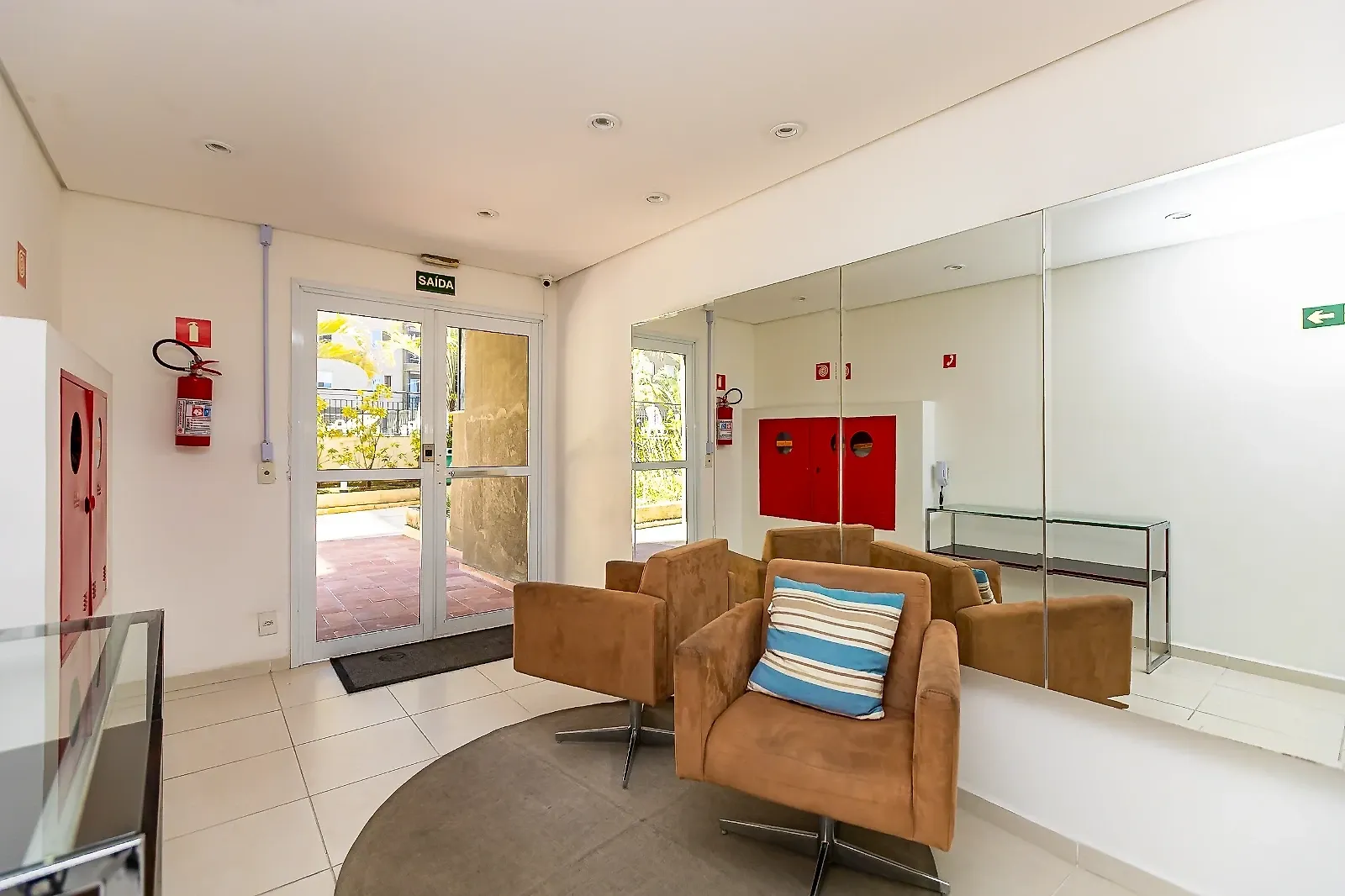 2-bedroom 63 m² apartment with a glass balcony — photo 80