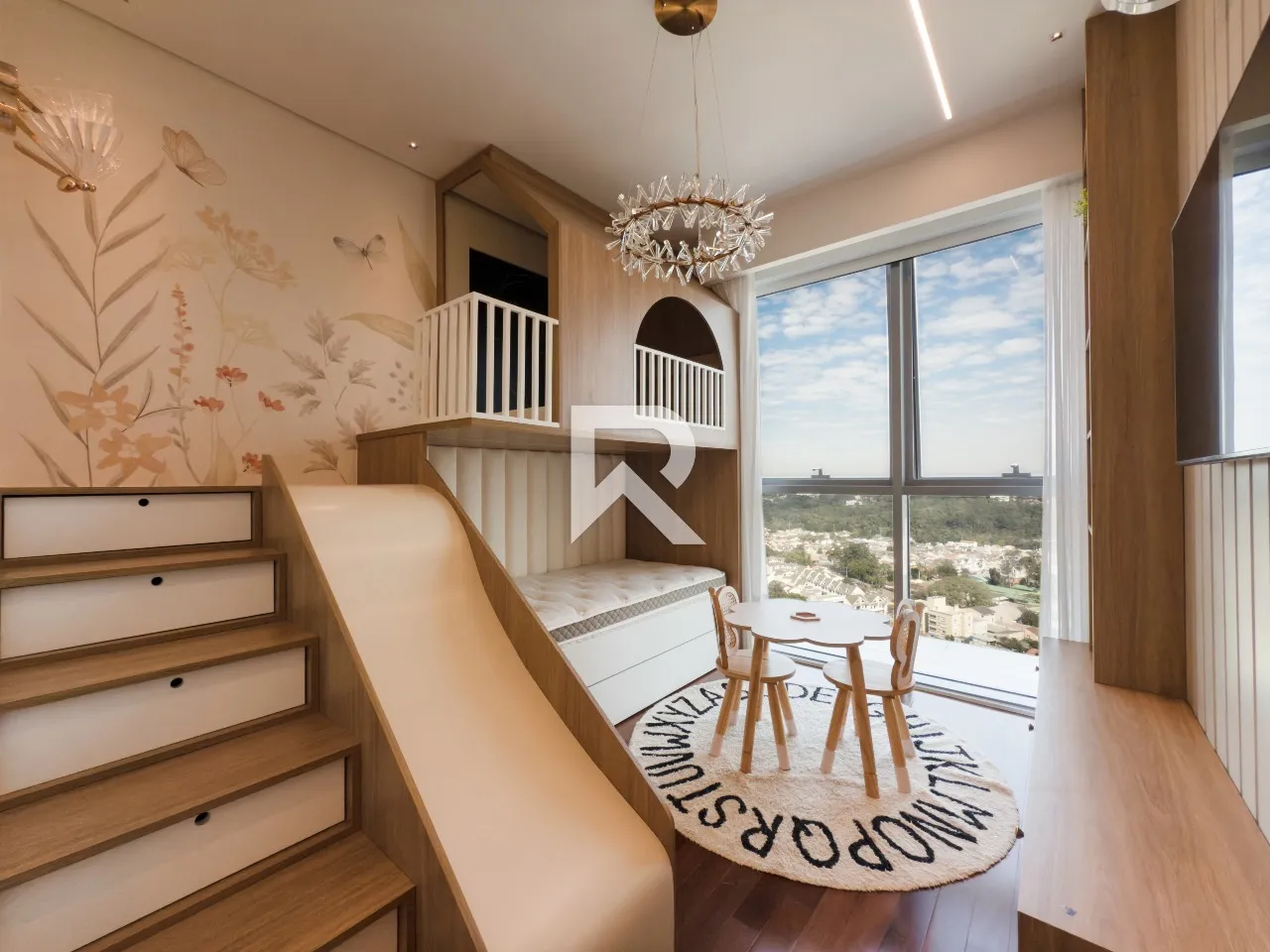 Furnished apartment with 4 en-suite suites and 4 parking spaces — photo 9