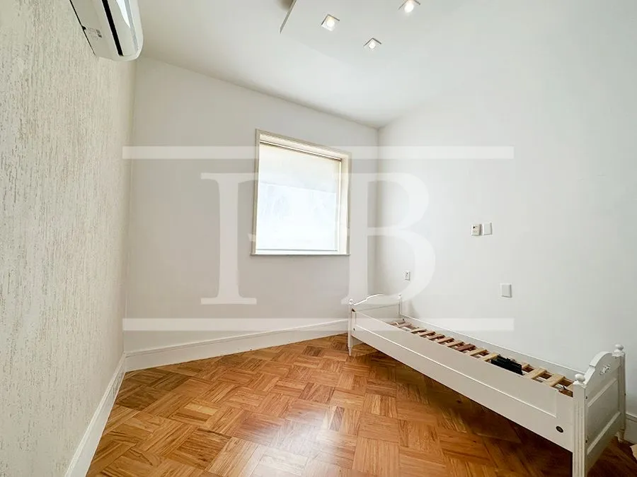 4-bedroom apartment with 4 bathrooms and 190 m² — photo 27
