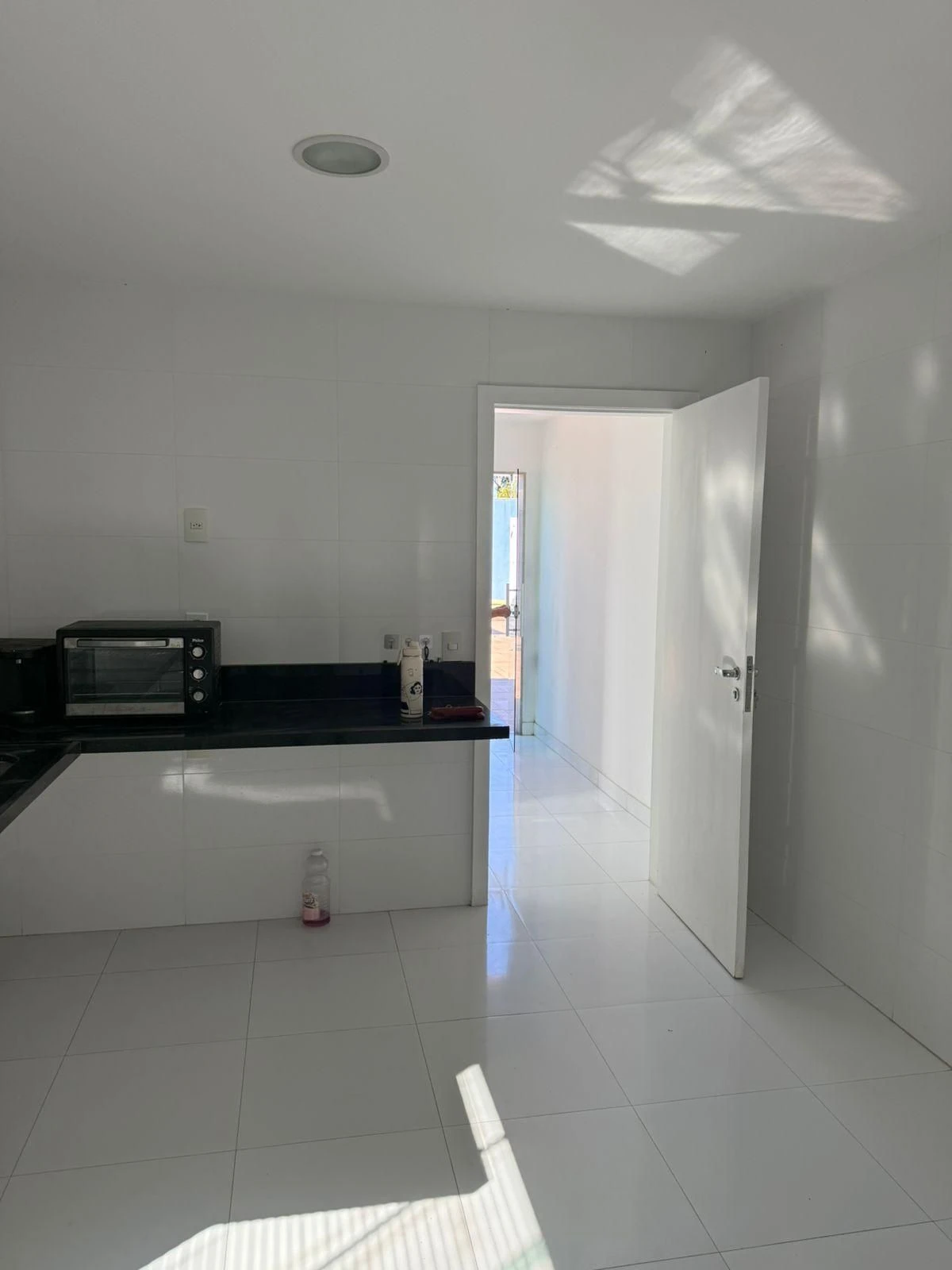 Unfurnished house with 3 en-suite bedrooms and 5 baths — photo 2