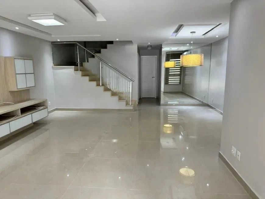 House, 350 m², with a grill on the balcony — photo 21