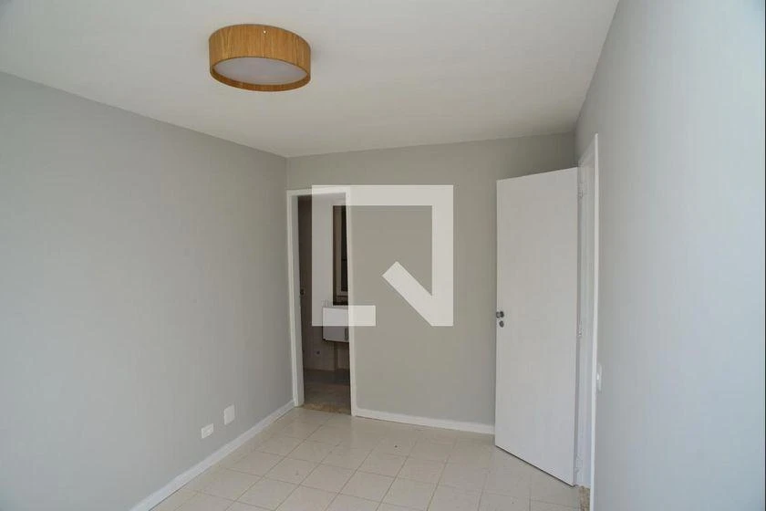 3-bedroom apartment in a building with a gym — photo 18