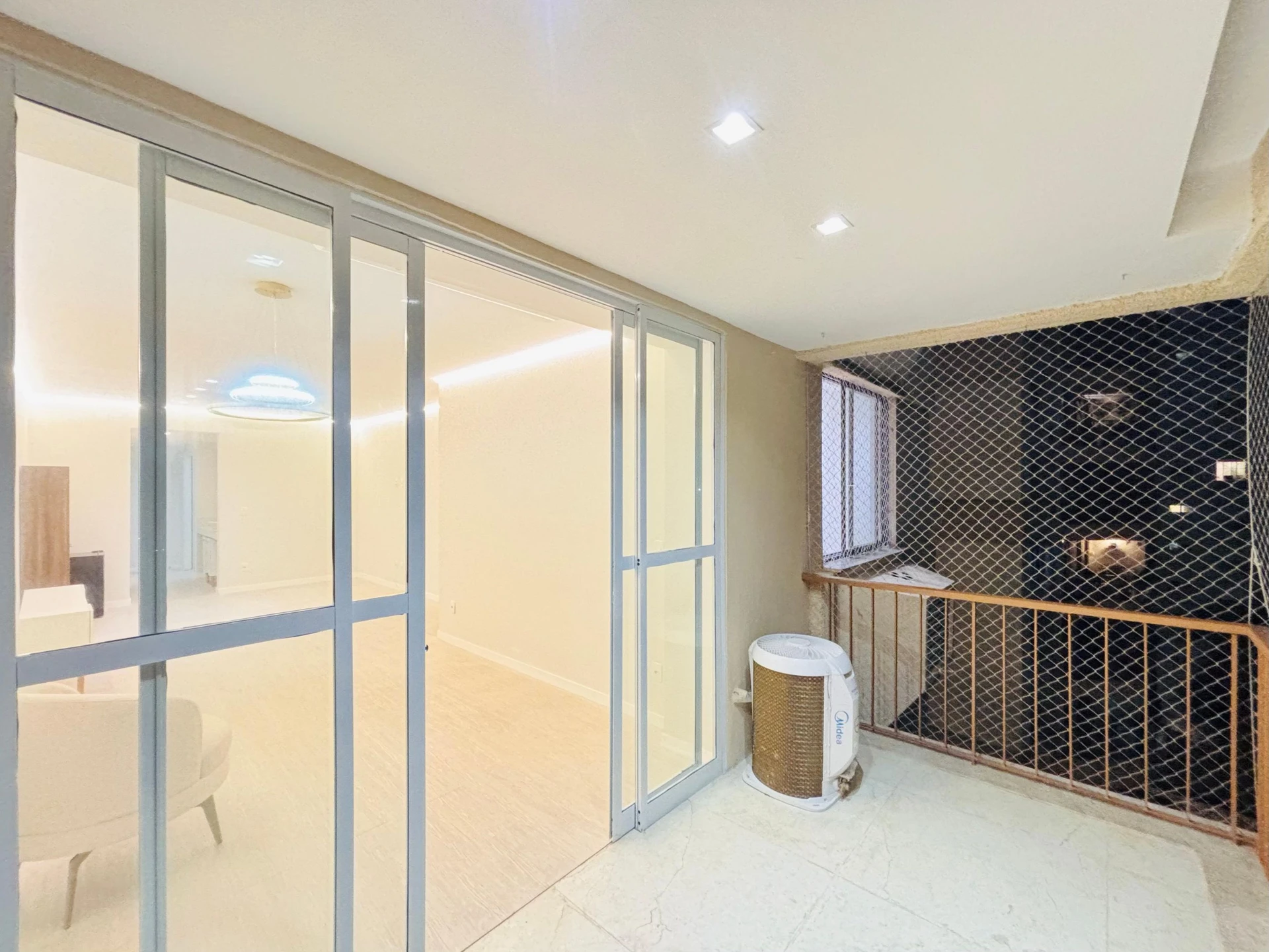 Washing machine in a 3-bedroom apartment, 401 m² — photo 35