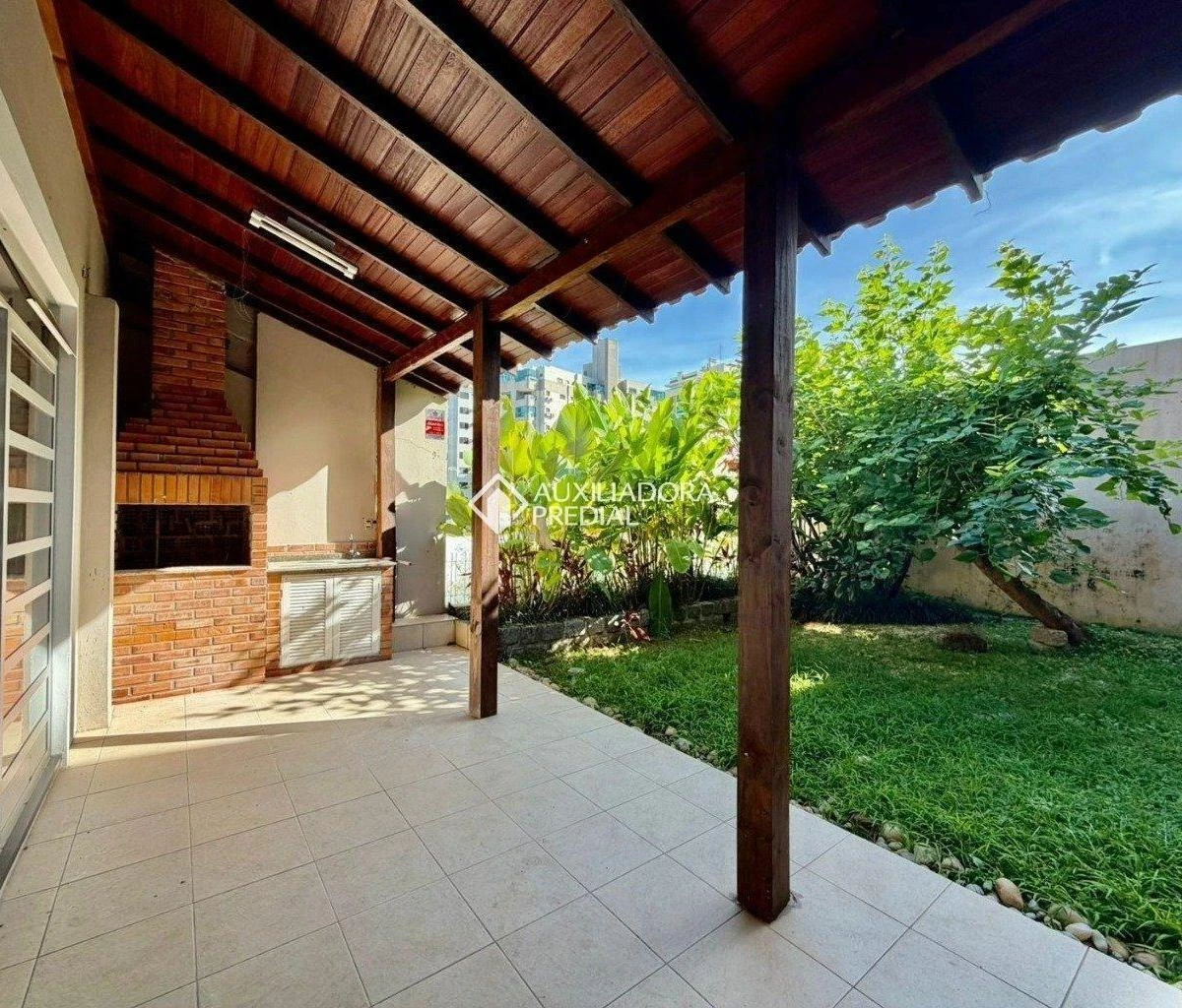 Casa de 6 quartos com varanda gourmet, Agronômica — photo 10