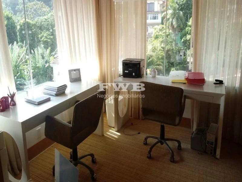 11-bedroom house with a walk-in closet in Rio de Janeiro — photo 37