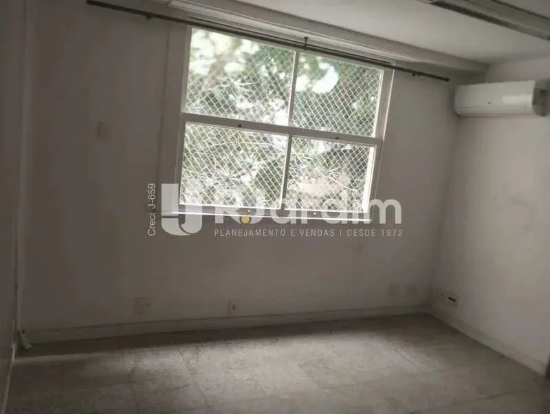 Unfurnished apartment with 4 bedrooms and 3 bathrooms — photo 12