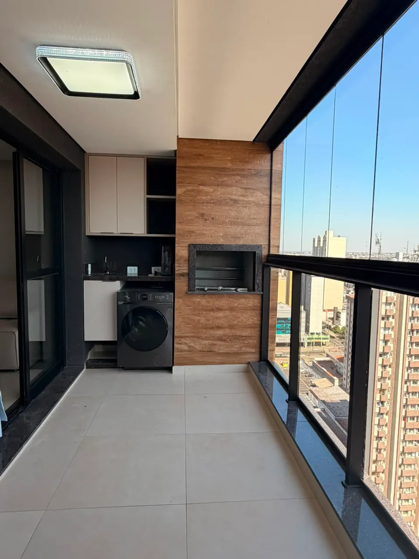 Furnished 1-bedroom apartment with 1 bathroom — photo 37