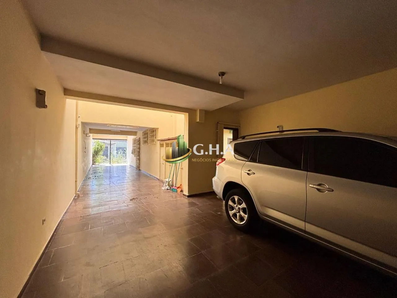 House, 368 m², with wood or laminate floors — photo 16