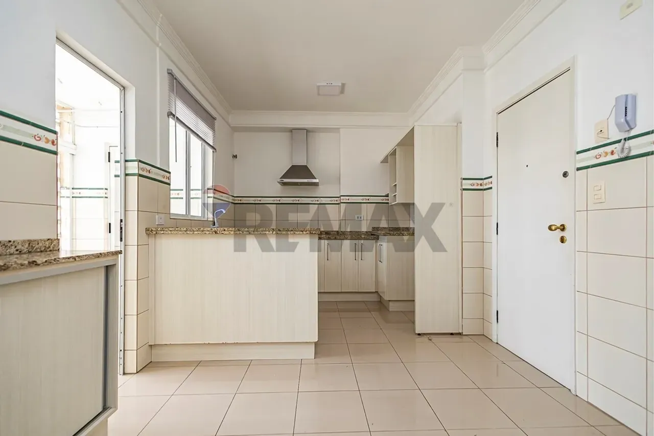Home office in a 3-bedroom apartment, 181 m² — photo 6