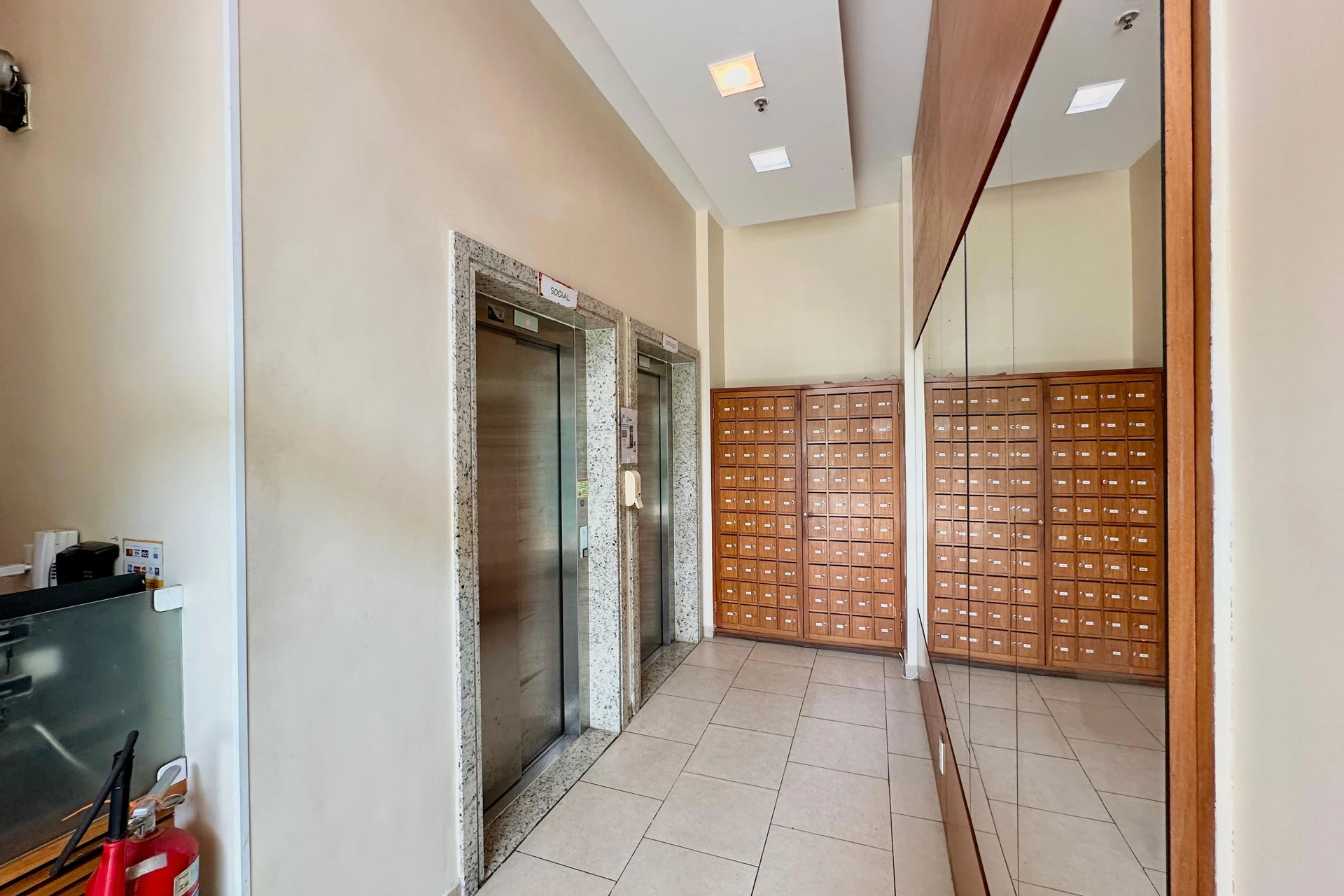 One-bedroom apartment in a building with a sauna — photo 11