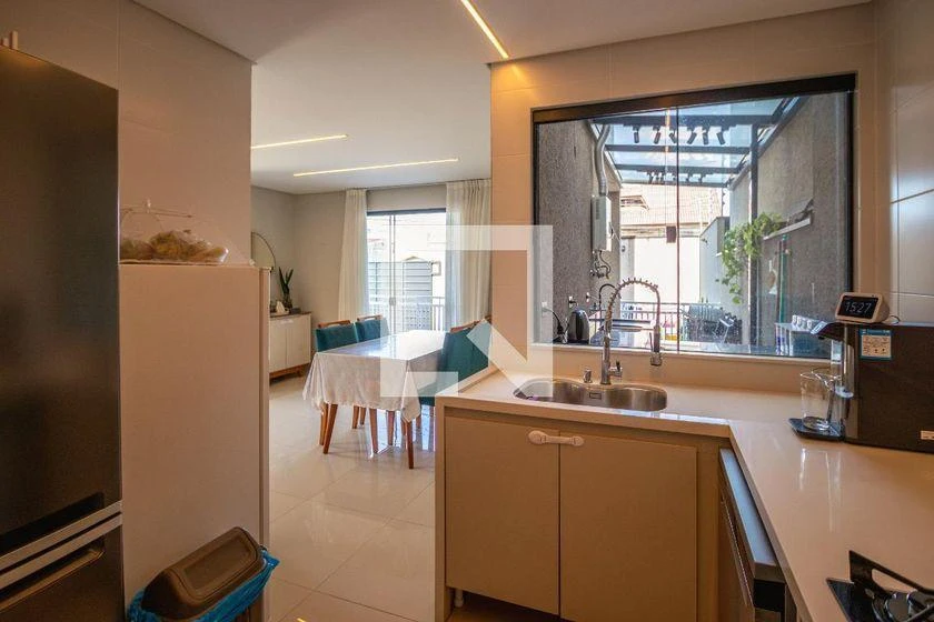 3-bedroom house with a grill on the balcony — photo 9