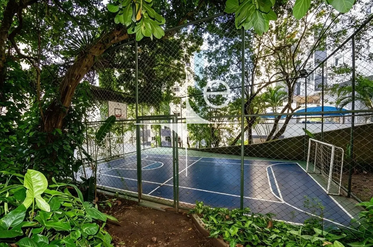 Furnished apartment, 85 m², with a glass-enclosed balcony — photo 27