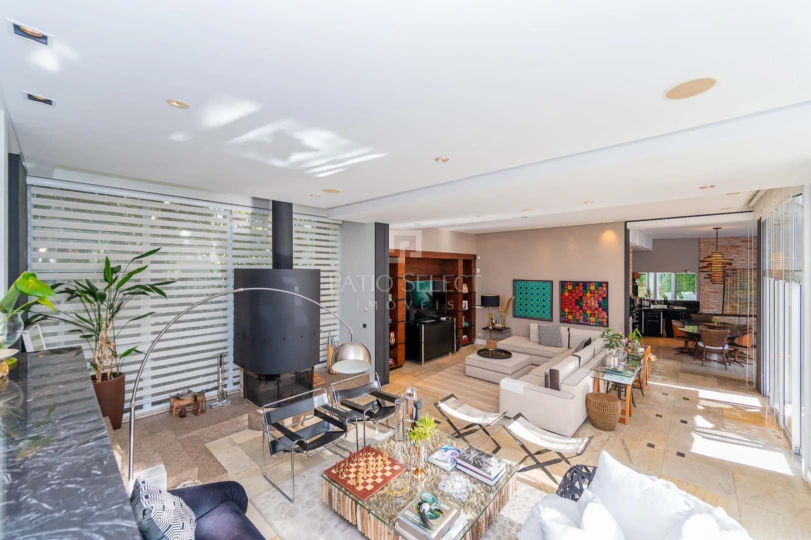 Floor-to-ceiling windows in a 6-bedroom house, 763 m² — photo 26
