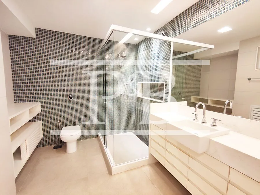 Rental apartment with 3 bedrooms and 261 m² — photo 22