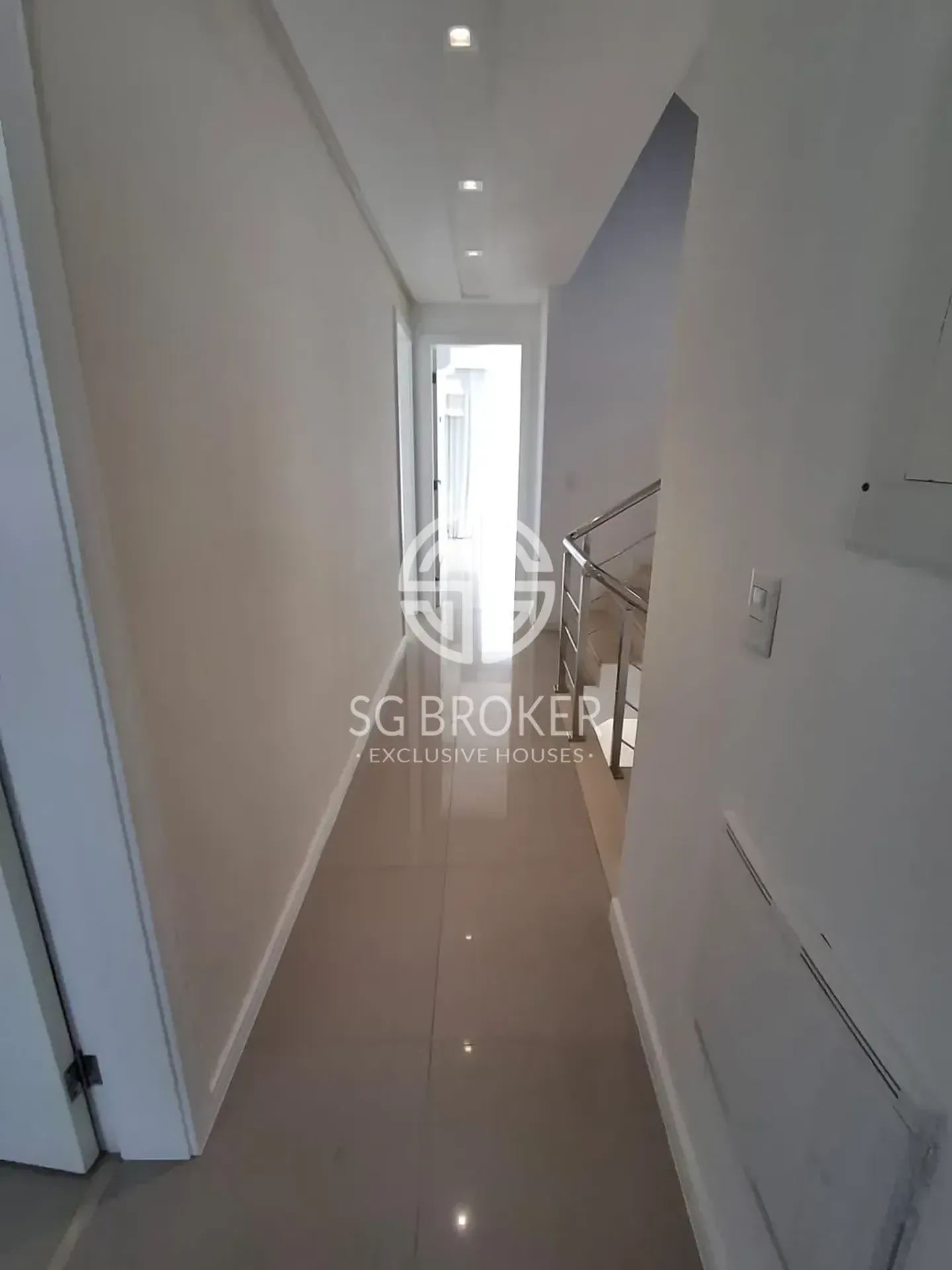 Casa com 5 suítes e 5 banheiros, 330 m² — photo 13