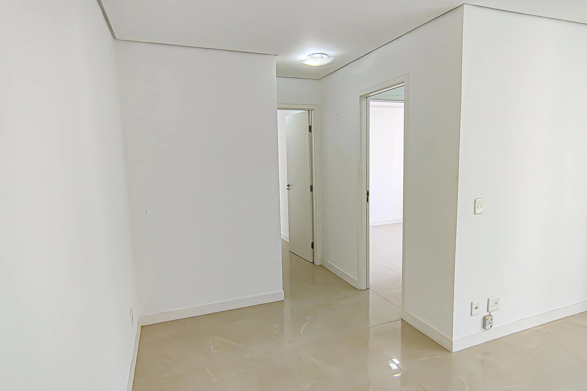 Unfurnished 2-bedroom apartment with en-suite bathrooms — photo 39