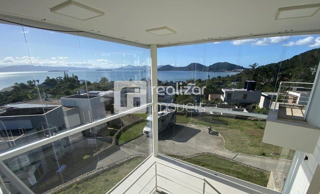 Bañera y 3 dormitorios: casa de 718 m² — photo 20