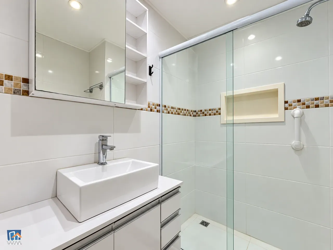 Glass-enclosed balcony in a 2-bedroom apartment, 88 m² — photo 5