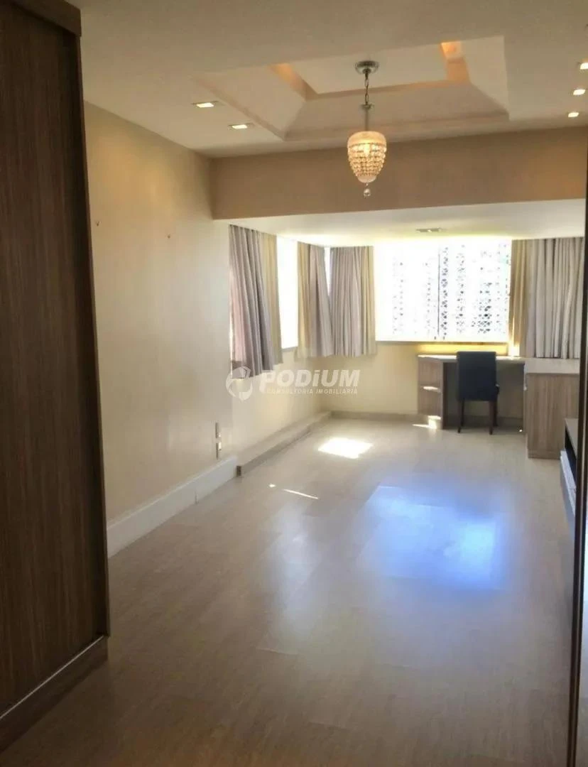 4-bedroom apartment in a building with a gym — photo 7