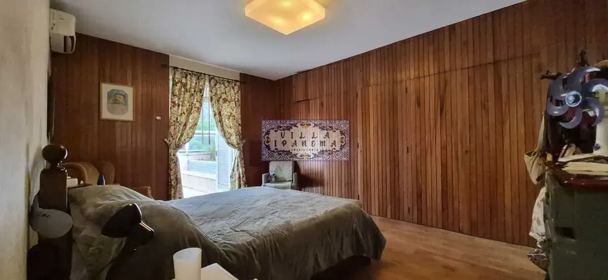 350 m² penthouse with 5 bedrooms and a glass balcony — photo 34