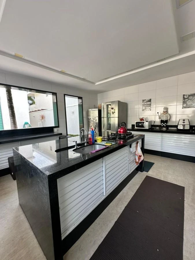 Засклений балкон та 7 спалень: будинок 1000 м² — photo 10