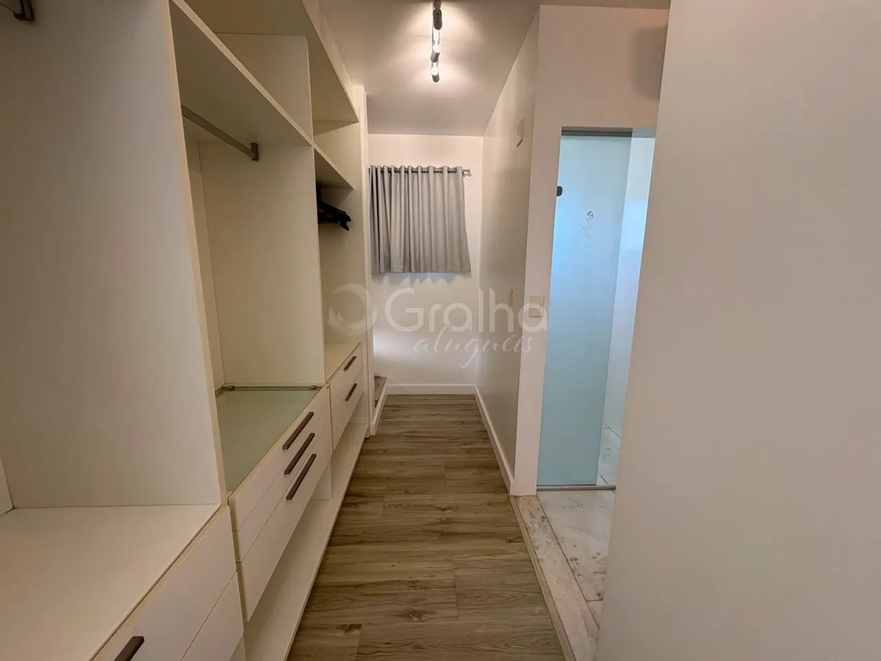 Мебльований будинок 868 м² з 3 люксами та 9 місцями — photo 10