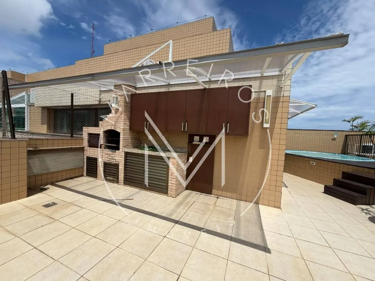 4-bedroom apartment in a building with a sauna — photo 33
