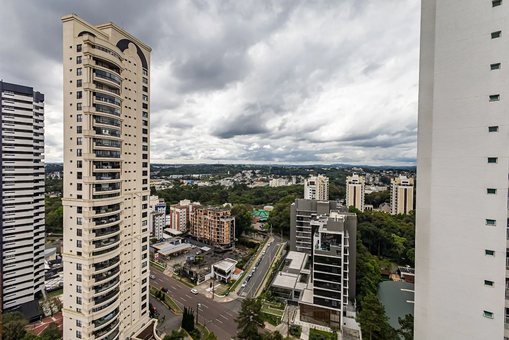 119 m² apartment with floor-to-ceiling windows and a bathtub — photo 91