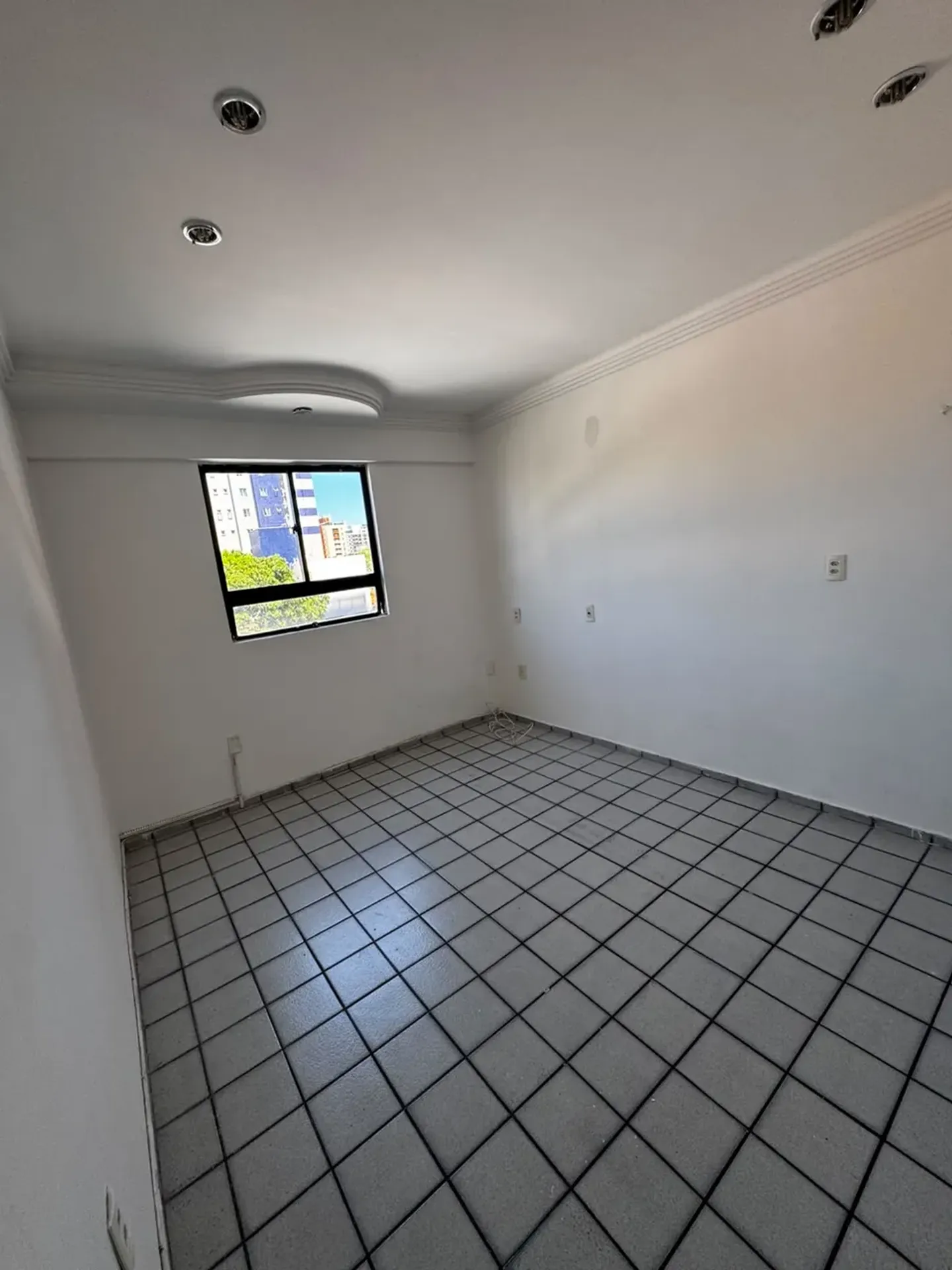 3-bedroom apartment with an enclosed balcony — photo 27