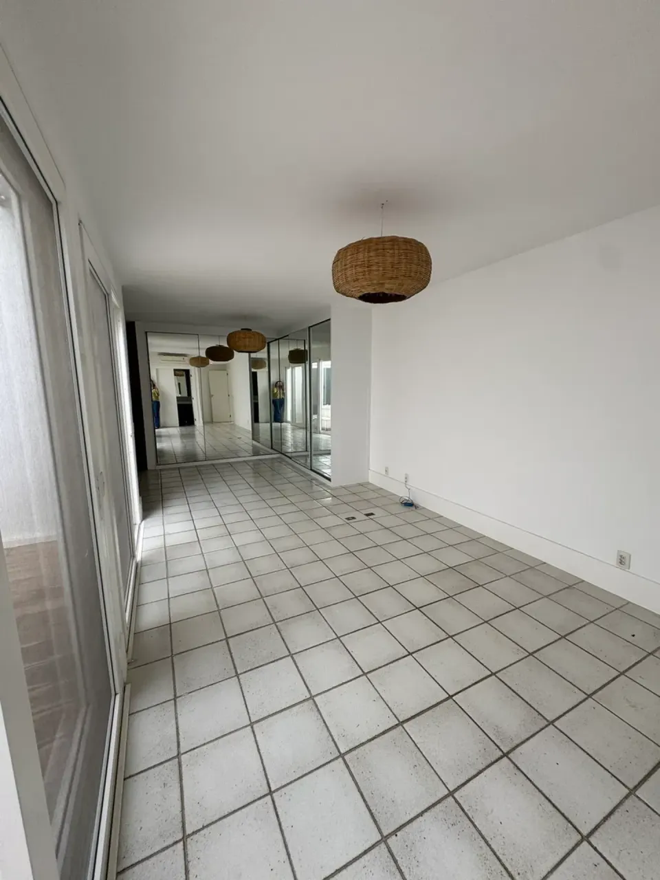 Linear house with 5 bedrooms and 5 bathrooms, separate kitchen — photo 16
