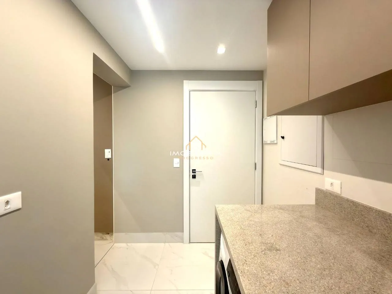 Floor-to-ceiling windows in a 3-bedroom apartment, 138 m² — photo 44