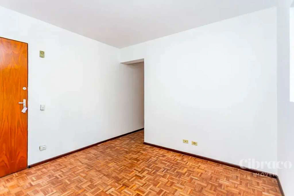 1-bedroom apartment with wood floors — photo 4