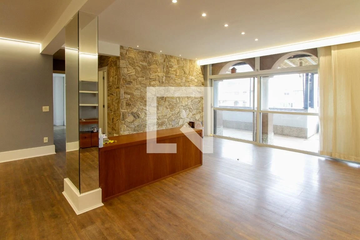Walk-in closet in a 3-bedroom apartment, 200 m² — photo 28