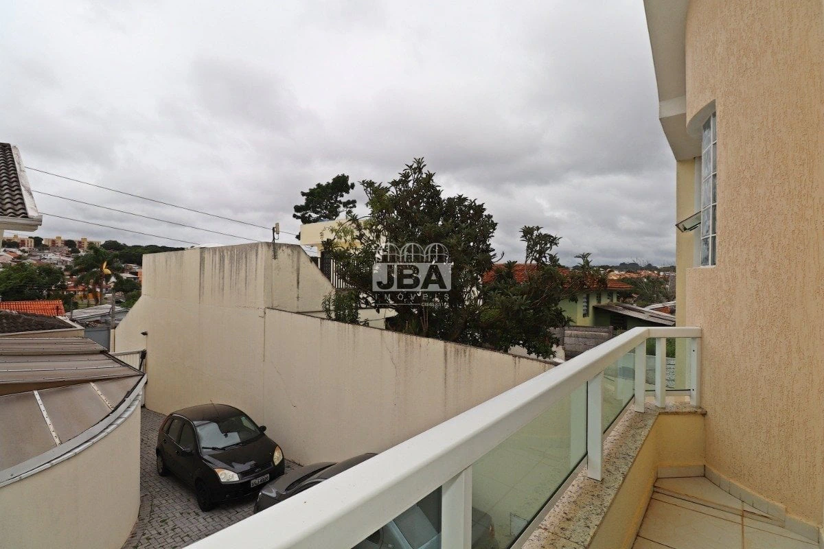 3-bedroom house with a bathtub in Curitiba — photo 17
