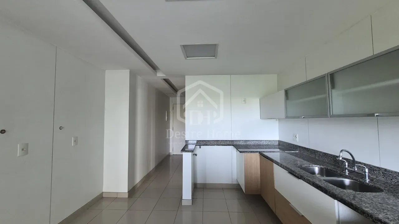 Квартира з 4 спальнями та балконом із грилем — photo 8