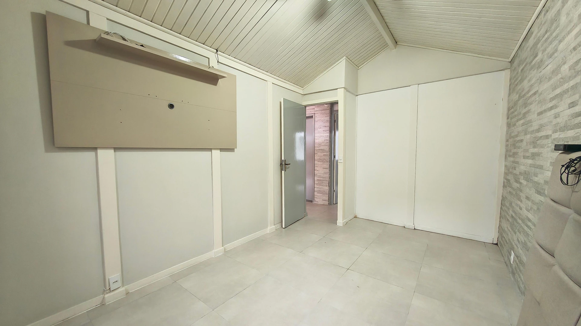 140 m² house with a grill on the balcony and a garden — photo 18