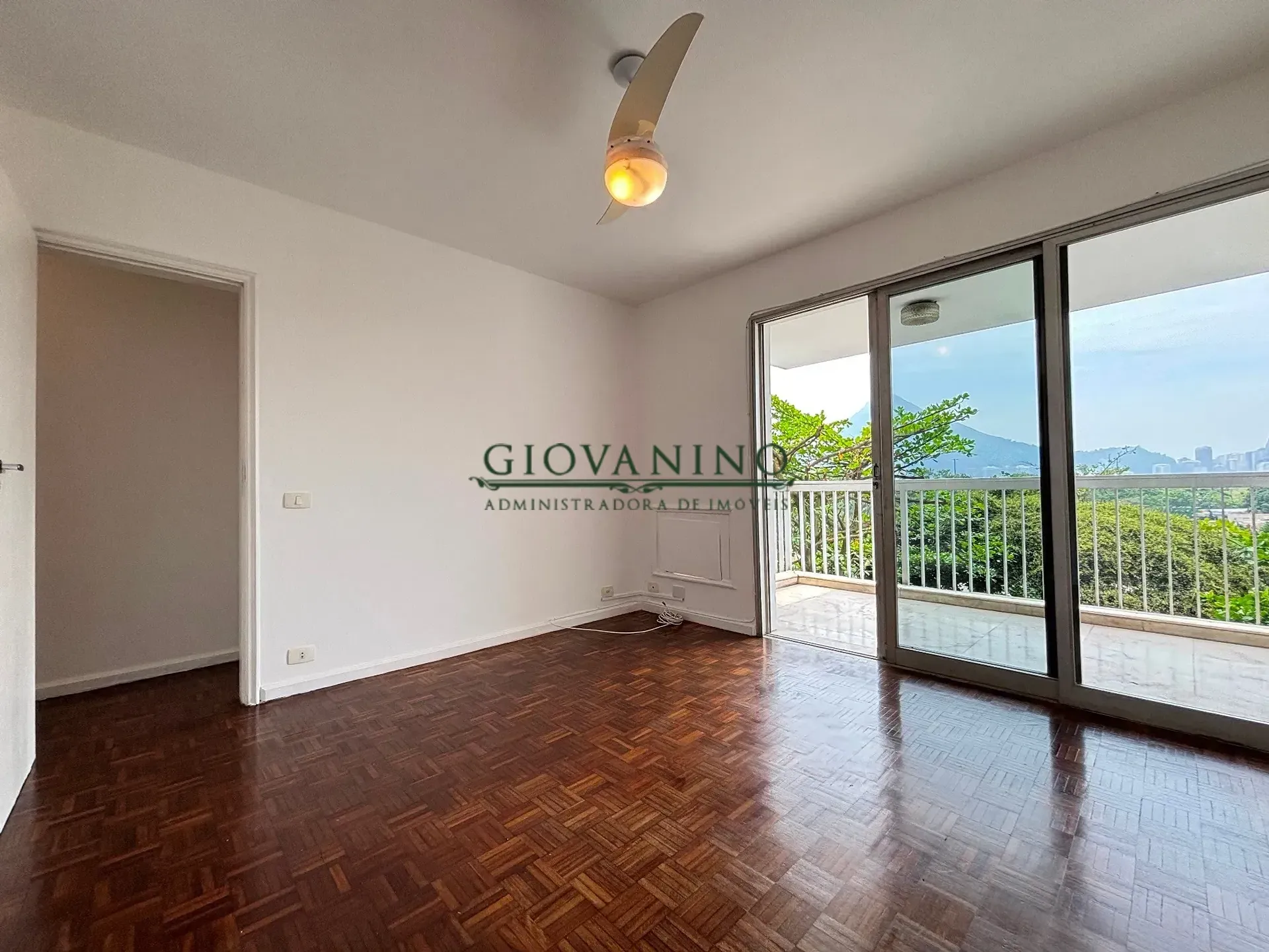 Apartment, 134 m², with wood or laminate floors