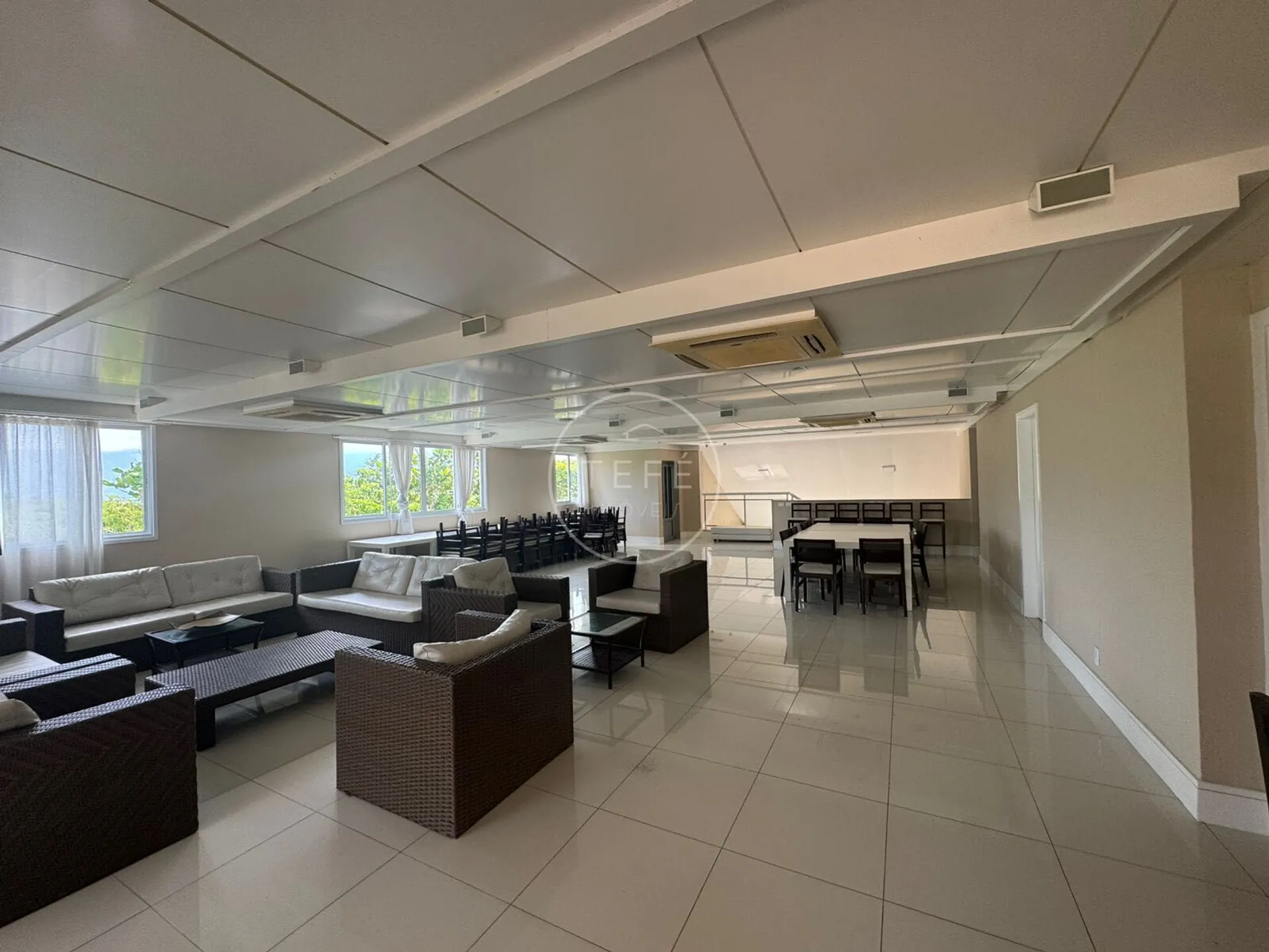 House for rent with 5 suites and 290 m² — photo 41