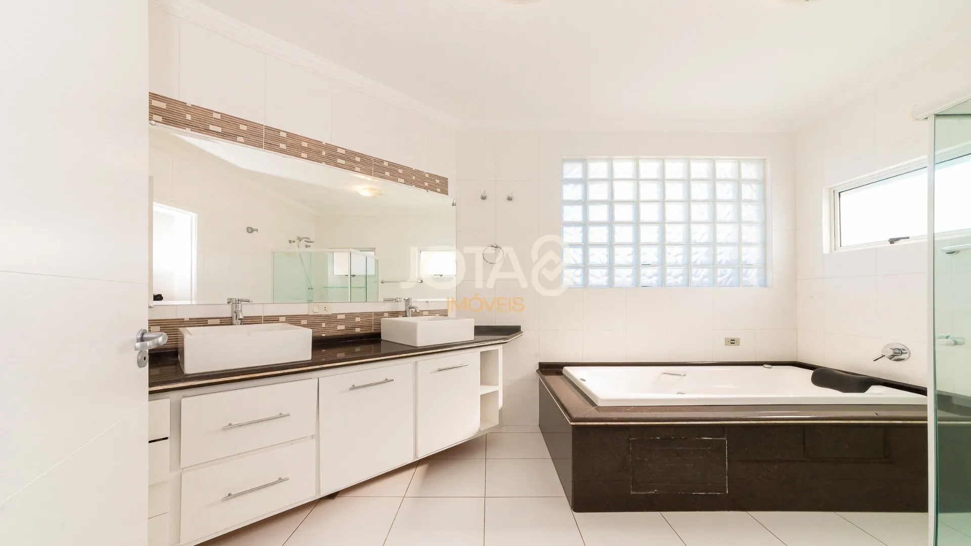 House with 3 bedrooms, 345 m² and 6 parking spaces — photo 43