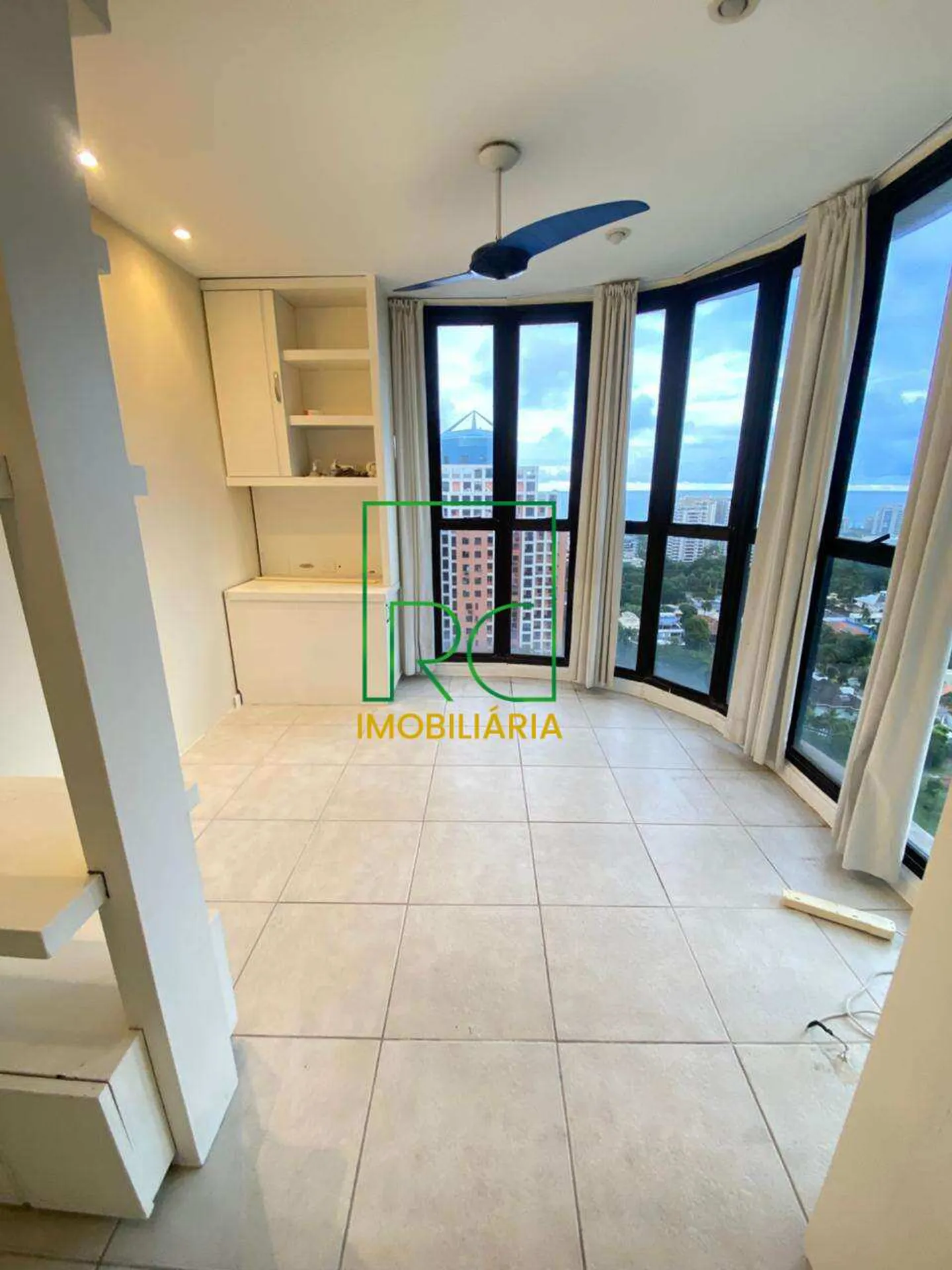Unfurnished apartment with 3 bedrooms and water view — photo 9