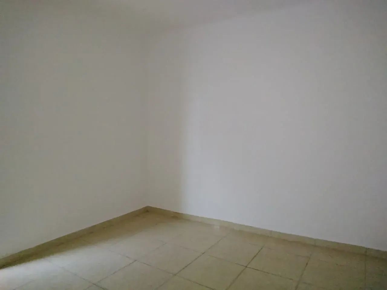 Casa sem mobília com 4 quartos e 1 banheiro — photo 15