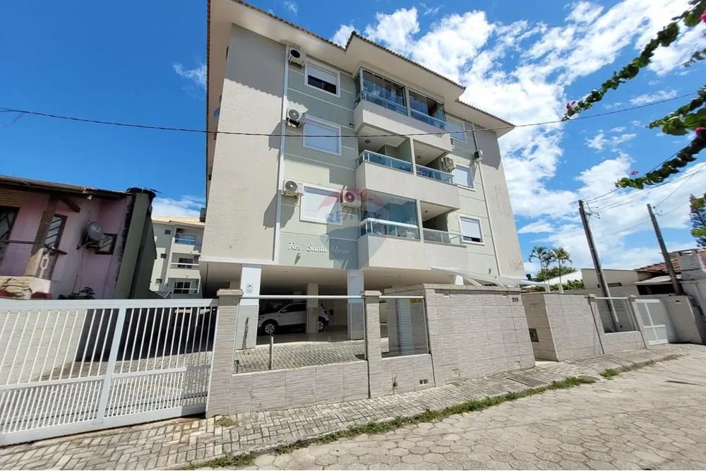 Balcony with a grill in a 2-bedroom apartment, 60 m² — photo 3