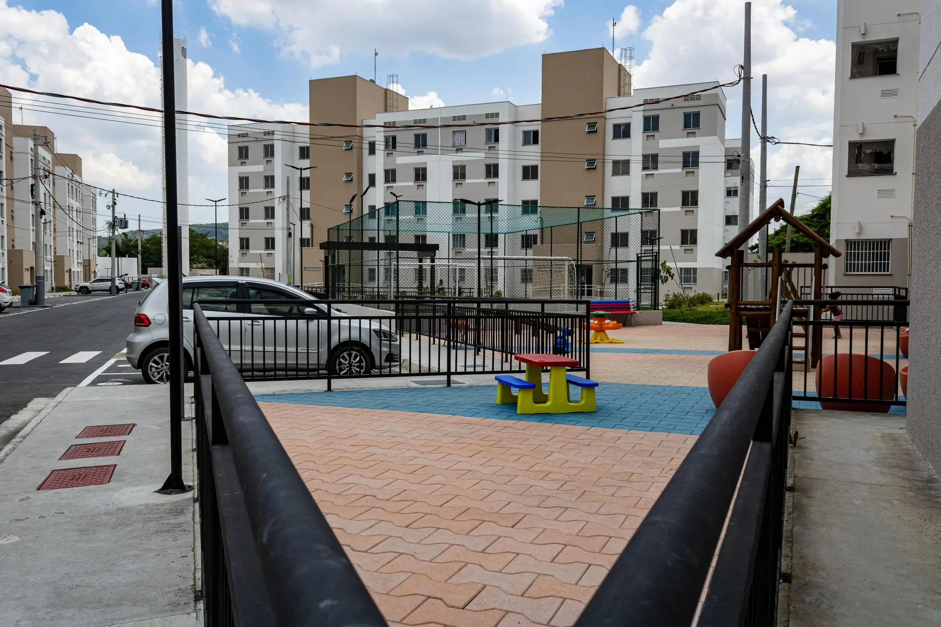 2-bedroom apartment in a building with a gym — photo 14