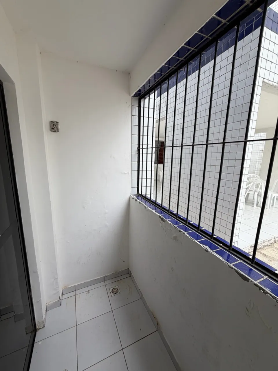 3-bedroom apartment in a building with a pool — photo 9