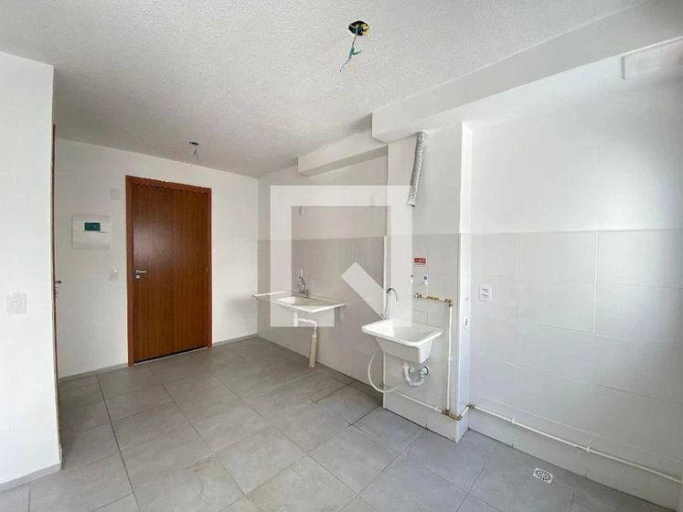 One-bedroom apartment in a building with a pool — photo 35