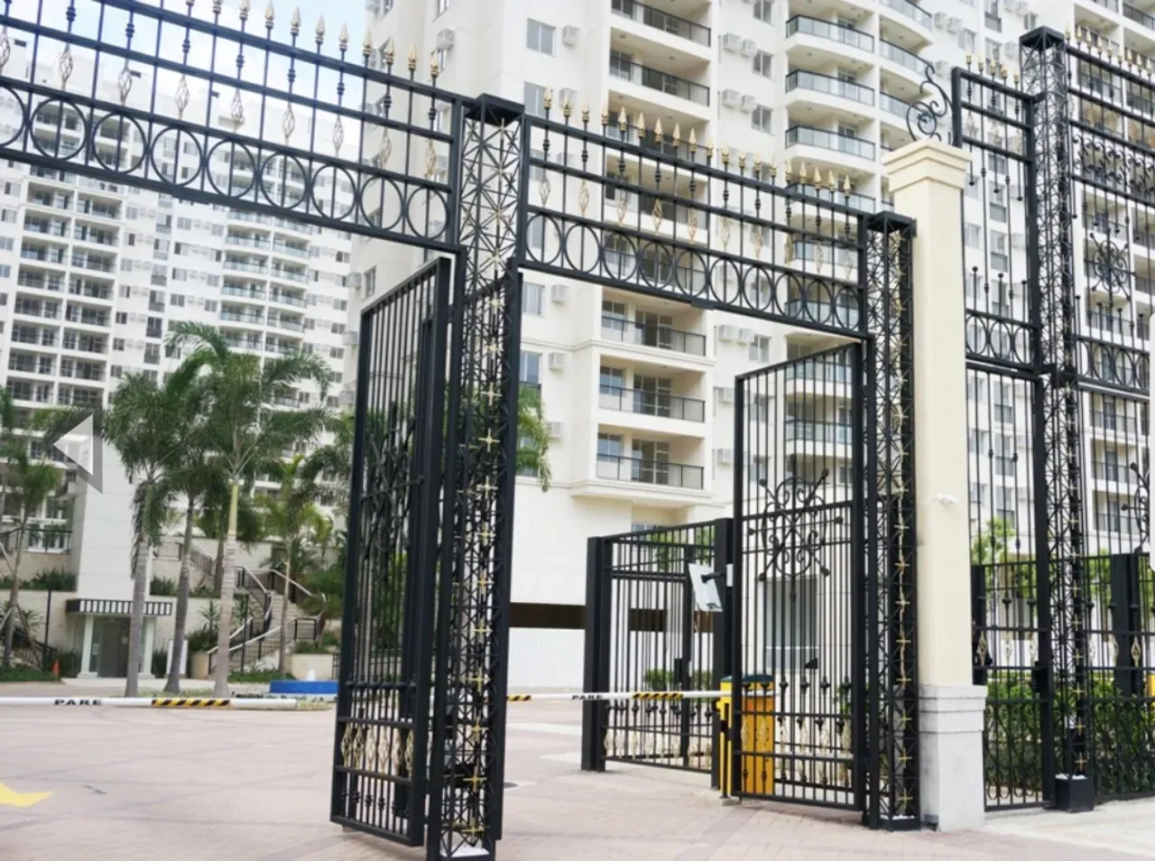 Apartamento com 2 quartos e varanda de vidro — photo 23