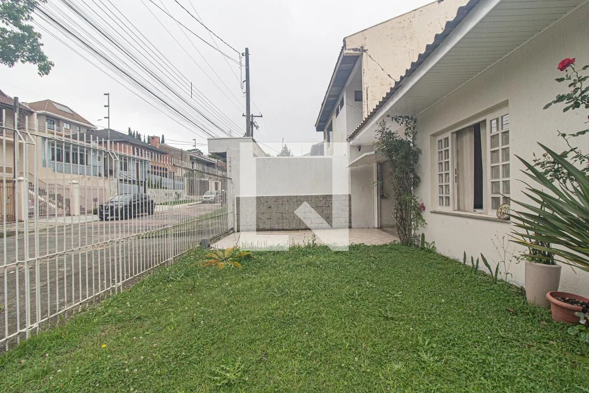 3-bedroom house with a walk-in closet in Curitiba — photo 10
